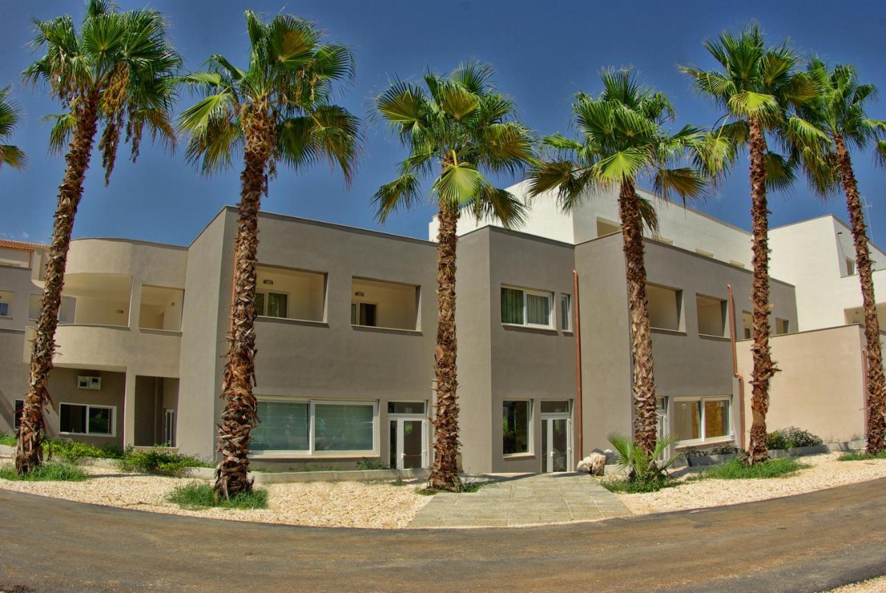 Futura Club Spiagge Bianche Hotel Fontane Bianche Exterior photo